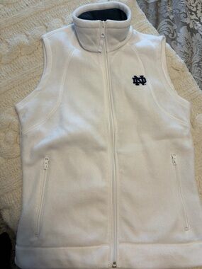 S | Columbia White Fleece Vest with Notre Dame Logo